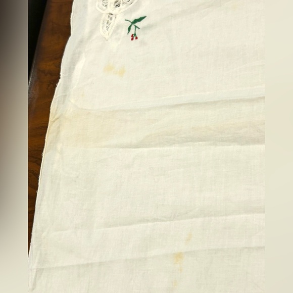 Heirloom Vintage Christmas Battenberg Lace embroidered tablecloth rectangle - Picture 11 of 12